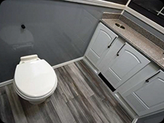 Executive-Restroom-Trailer-Inside3