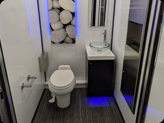 Executive-Restroom-Trailer-Inside2